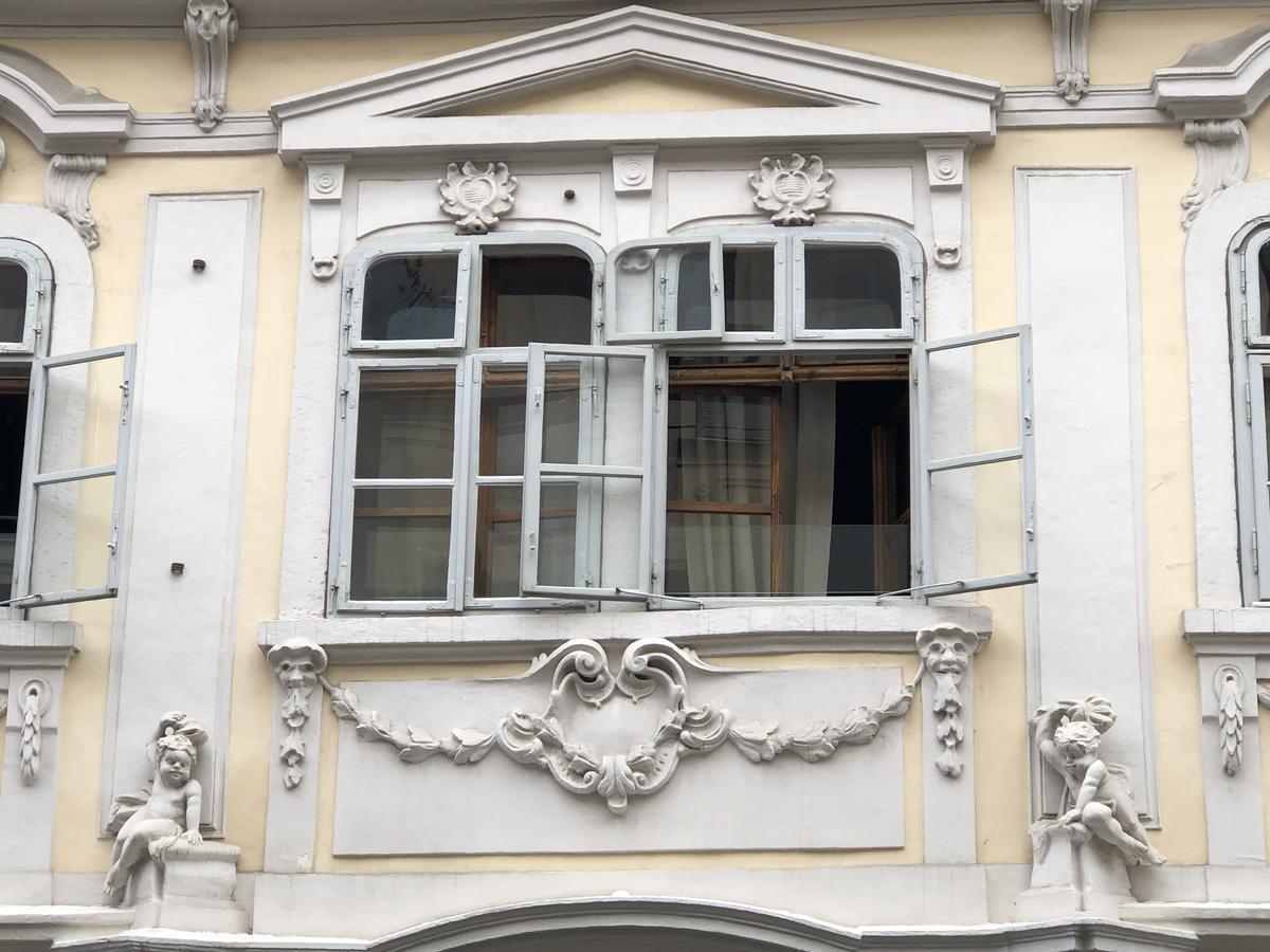 Boutique Hostel Zum Goldenen Kegel Viena Exterior foto