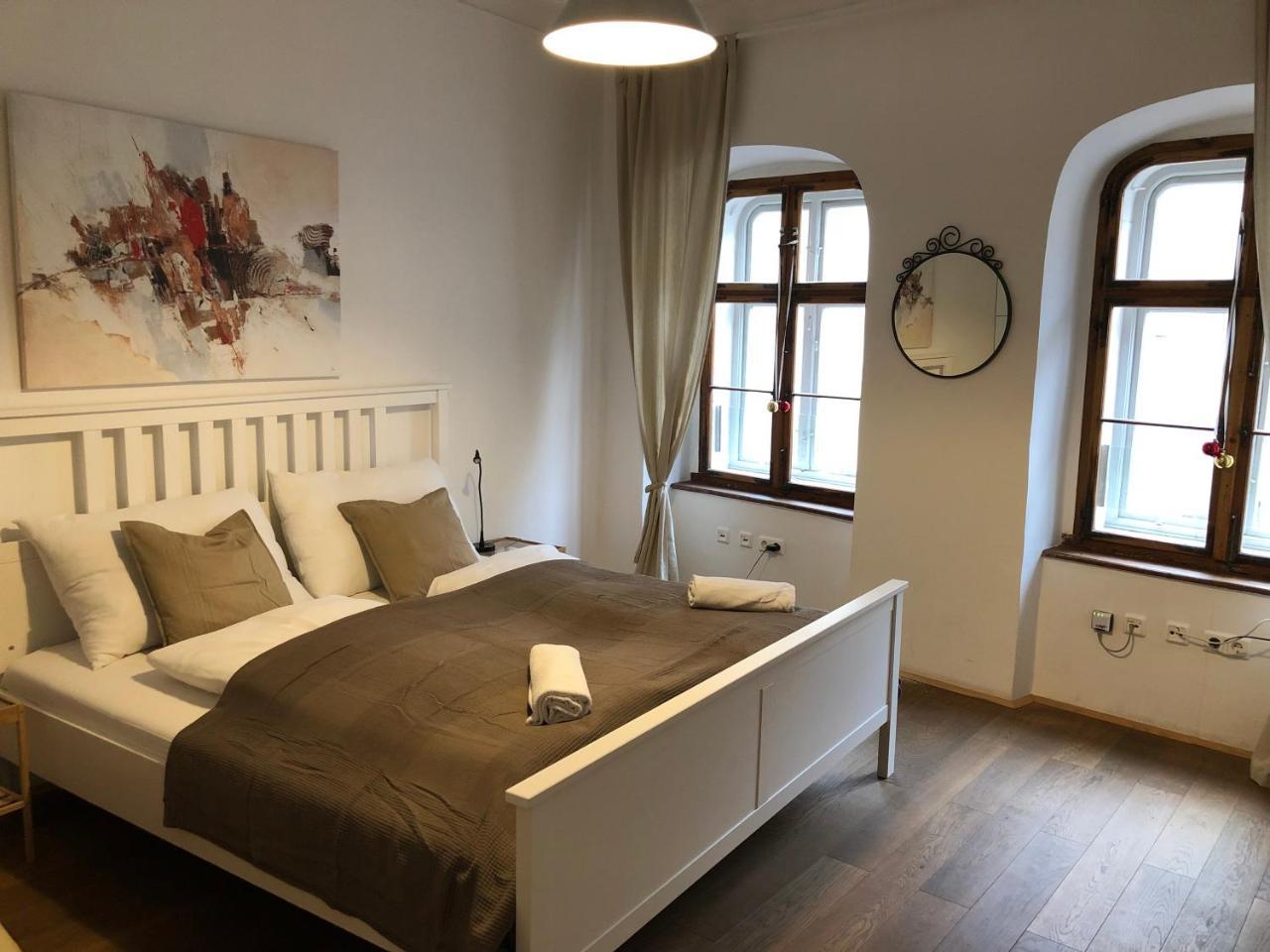Boutique Hostel Zum Goldenen Kegel Viena Exterior foto